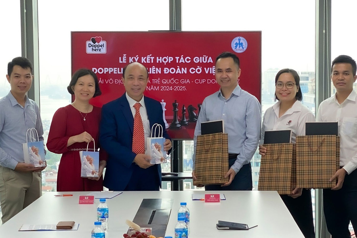 Lễ ký kết hợp tác giữa Doppelherz và Liên đoàn Cờ Việt Nam